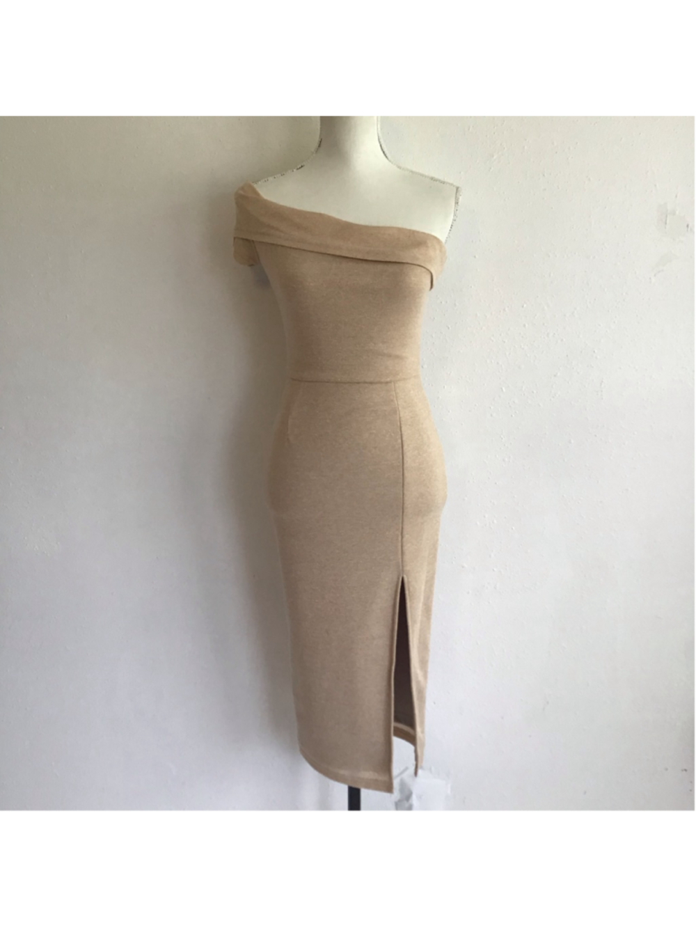 SNDYS. Women Elegant Shimmery Beige Sexy One-Shoulder Midi Dress Beige Size XS